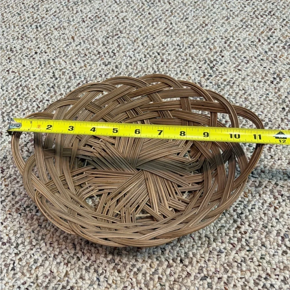 Woven Brown Retro Boho Chic Wicker Basket. Fruit Display Wall Hanging